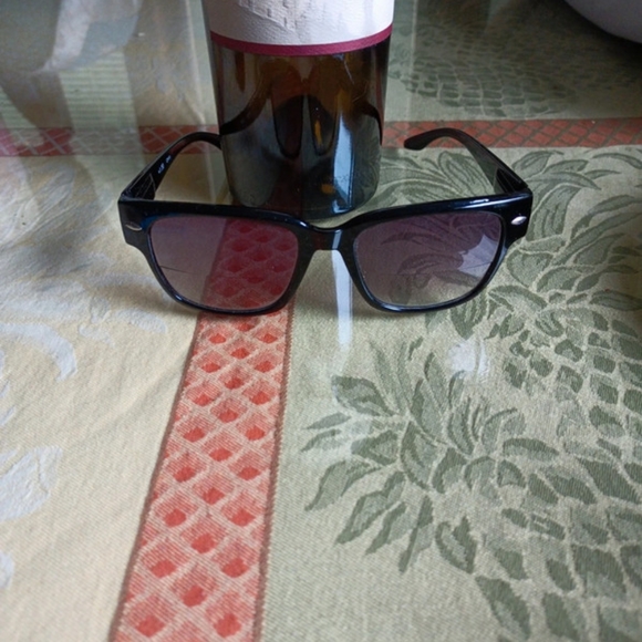 Bifocal sunglasses - Picture 1 of 3
